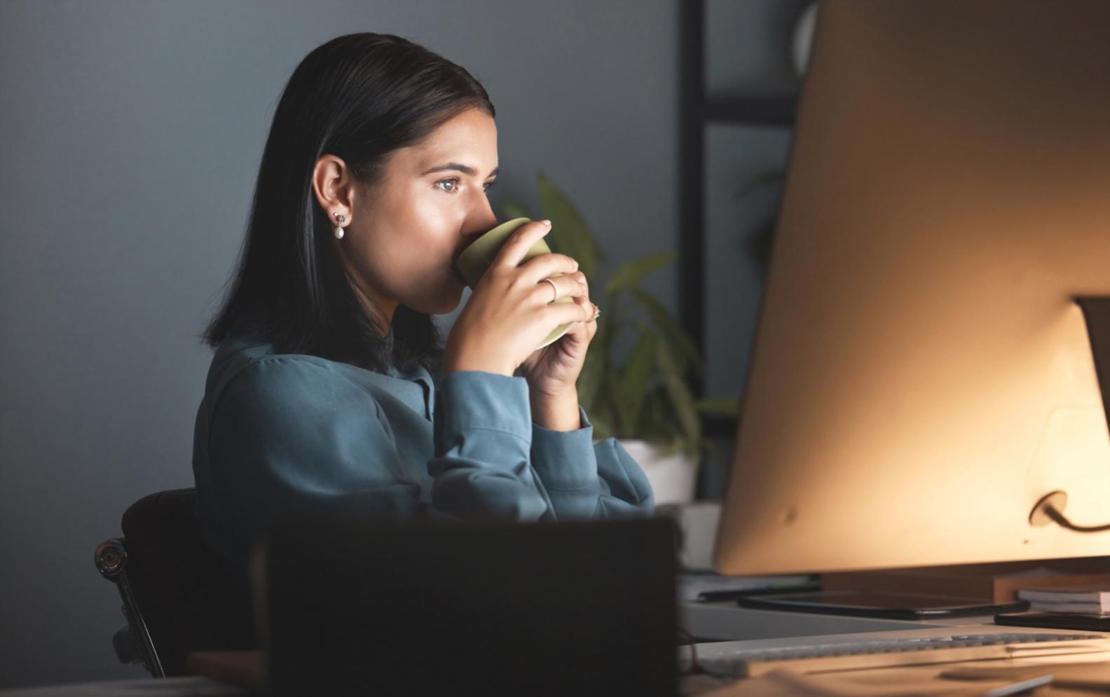 Teilnehmer analysiert SEO-Daten während des Online-Kurses